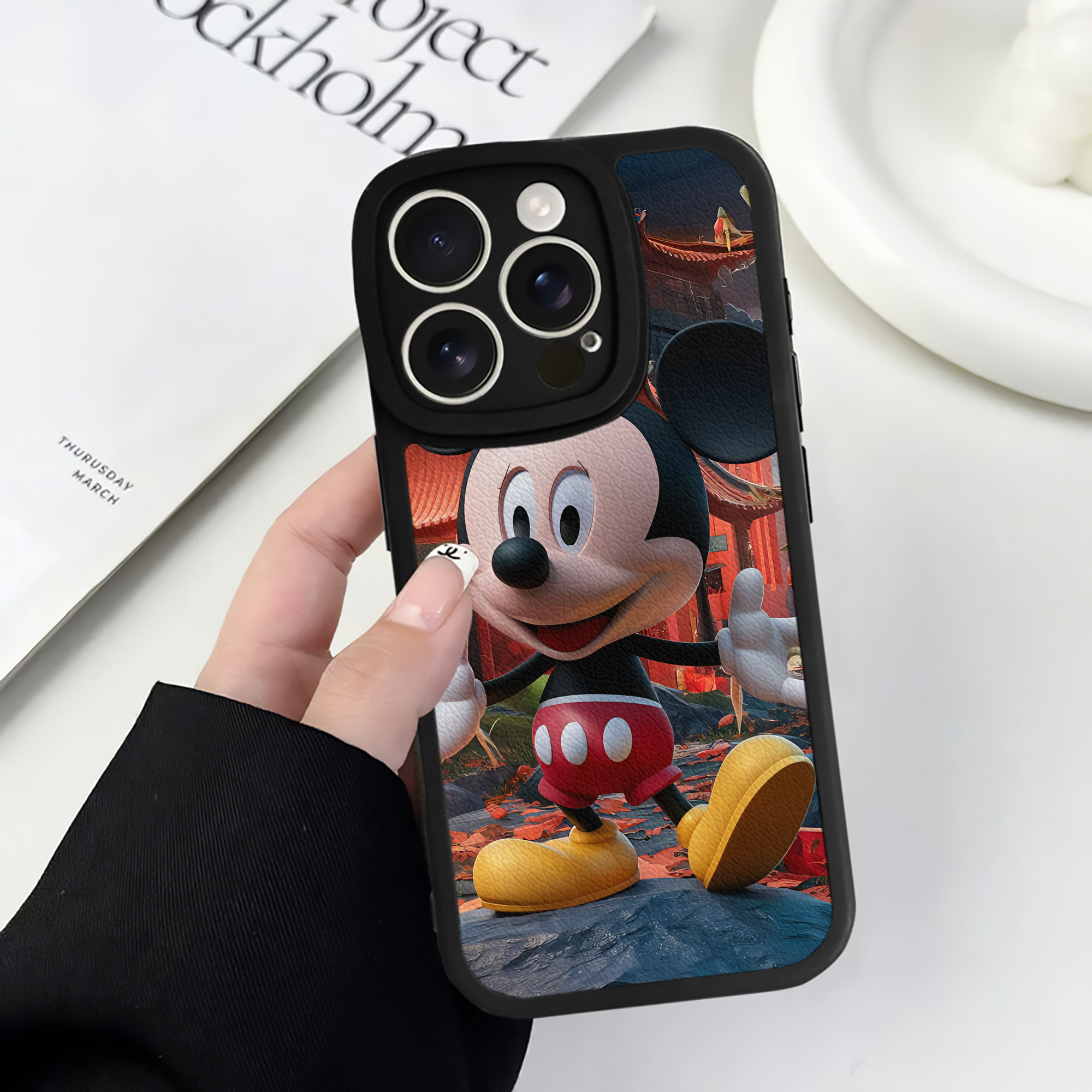 （画像用） ミッキーマウス Mickey Mouse 【iPhone 16シリーズ対応】シリコンスマホケース（レザー調） 材質：シリコン